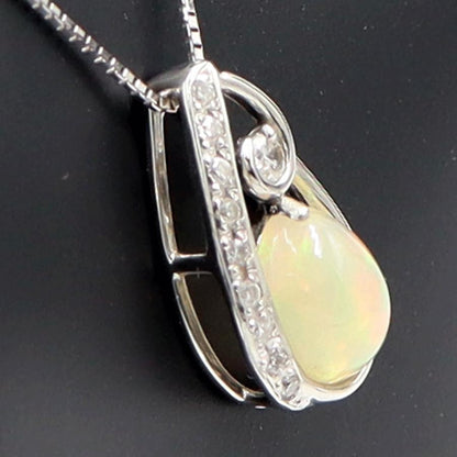 K18WGオパールペンダントネックレス　OP1.21ct　D0.15ct　ネックレス長さ44cm　重量3.76ｇ(石の重量含む)　レディース(中古)