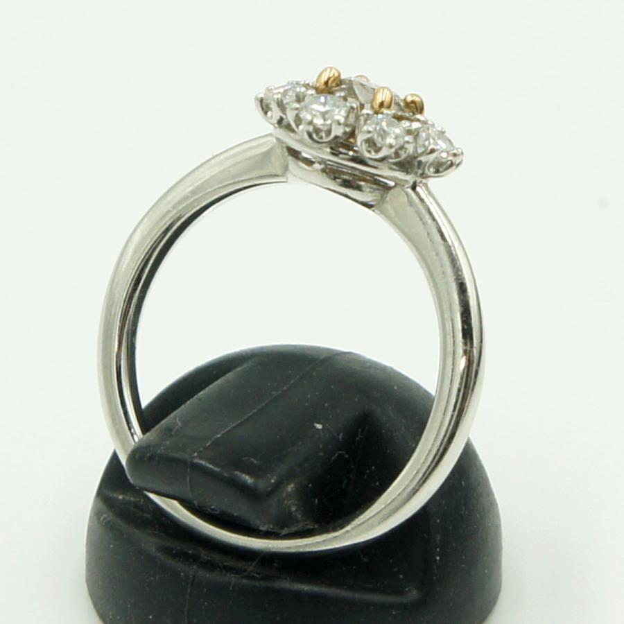 Pt900/K18ダイヤモンドリング「フラワー」 BD0.30ct　D0.30ct リングサイズ11号 重量4.55ｇ(石の重量含む) （中古）