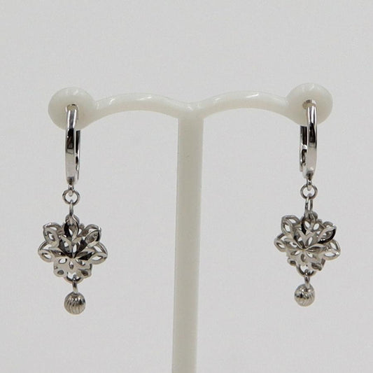 K18WGイヤリング　垂れ下がり　フープピアス　重量2.22ｇ(両耳合計・石の重量含む) （中古）