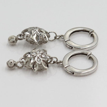 K18WGイヤリング　垂れ下がり　フープピアス　重量2.22ｇ(両耳合計・石の重量含む) （中古）