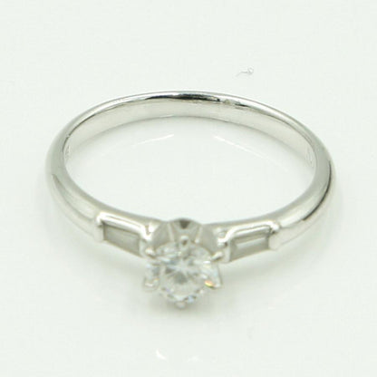 ニナリッチ(NINA RICCI)　Pt900セイコーダイヤモンドリング　D0.32ct　リングサイズ10号　重量3.01ｇ(石の重量含む)　レディース（中古）