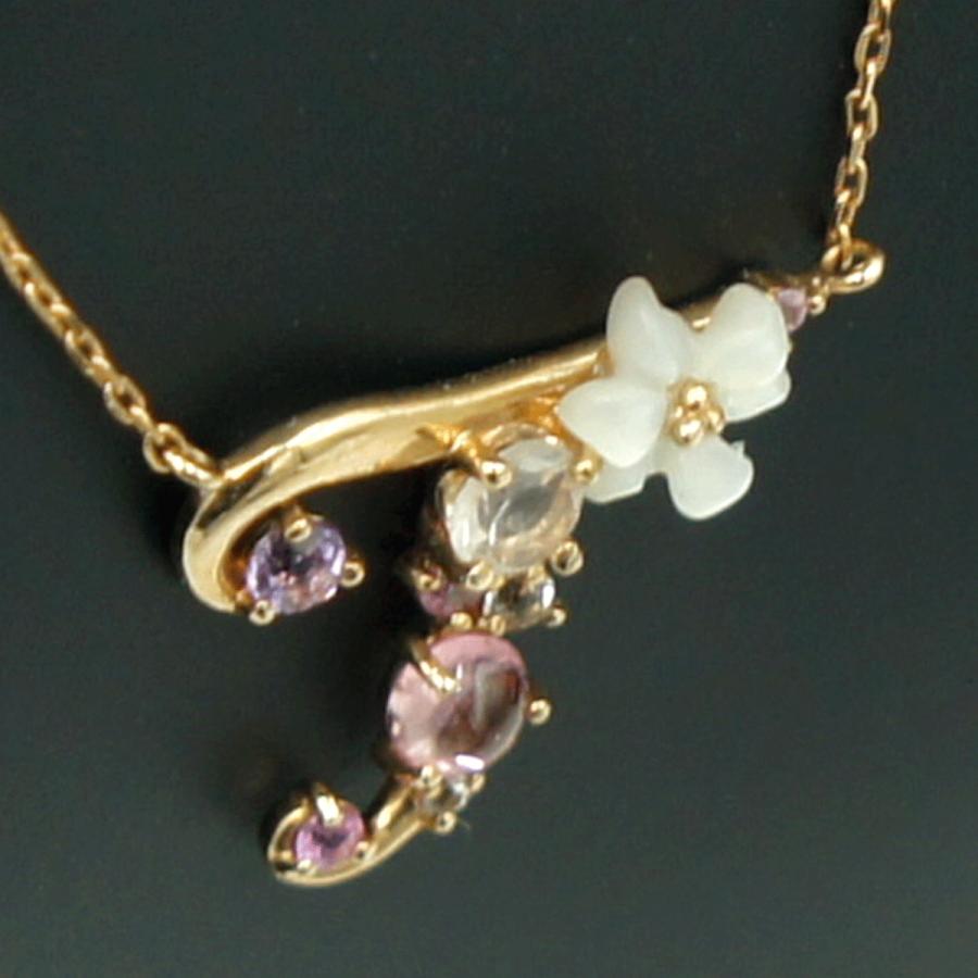 サマンサタバサ(Samantha Thavasa)　K18フラワーレターズイニシャルネックレス「T」　重量1.70ｇ(石の重量含む)　ネックレス長さ 約38cm　レディース（中古）