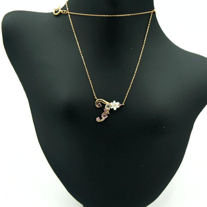 サマンサタバサ(Samantha Thavasa)　K18フラワーレターズイニシャルネックレス「T」　重量1.70ｇ(石の重量含む)　ネックレス長さ 約38cm　レディース（中古）