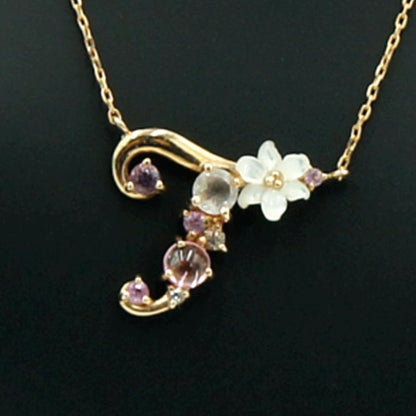 サマンサタバサ(Samantha Thavasa)　K18フラワーレターズイニシャルネックレス「T」　重量1.70ｇ(石の重量含む)　ネックレス長さ 約38cm　レディース（中古）