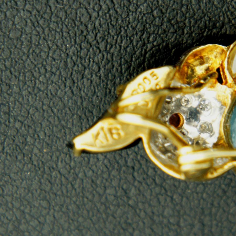 K18マルチ石付ブローチ　オニキス・メノウ・トパーズ「鳥 オウム」　重量6.33ｇ(石の重量込み）（中古）