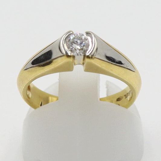 BREV.　750ダイヤモンドリング　リングサイズ12号　重量5.51ｇ(石の重量を含む)　レディース（中古）