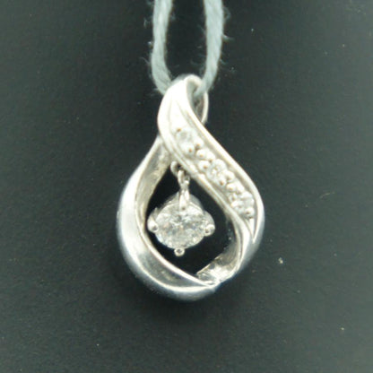 Pt900ダイヤペンダント　D0.11ct　重量0.99ｇ（石の重量含む）（中古）