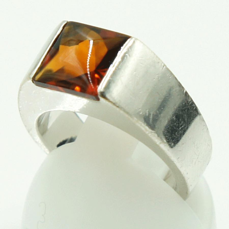 カルティエ（CARTIER） 750タンクリング 48　リングサイズ8号　重量11.16ｇ(石の重量含む)　レディース（中古）