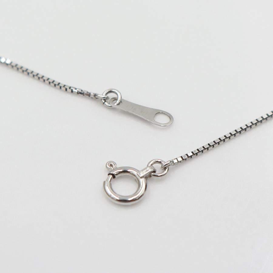 ヴァンドーム青山(VENDOME)　K18WGダイヤクロスネックレス　D0.15ct　ネック長さ約39cm　重量3.15ｇ(石の重量含む)(中古)