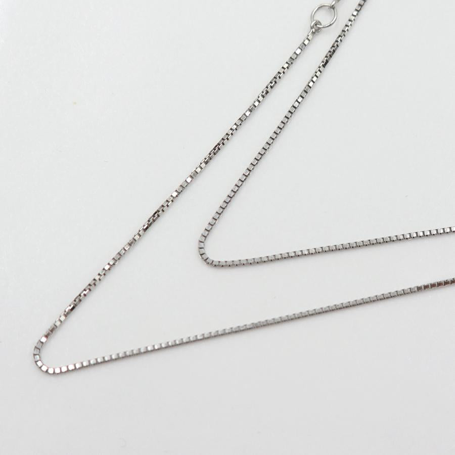 ヴァンドーム青山(VENDOME)　K18WGダイヤクロスネックレス　D0.15ct　ネック長さ約39cm　重量3.15ｇ(石の重量含む)(中古)