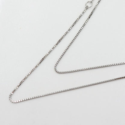 ヴァンドーム青山(VENDOME)　K18WGダイヤクロスネックレス　D0.15ct　ネック長さ約39cm　重量3.15ｇ(石の重量含む)(中古)