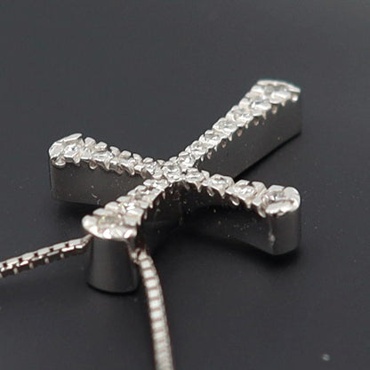 ヴァンドーム青山(VENDOME)　K18WGダイヤクロスネックレス　D0.15ct　ネック長さ約39cm　重量3.15ｇ(石の重量含む)(中古)