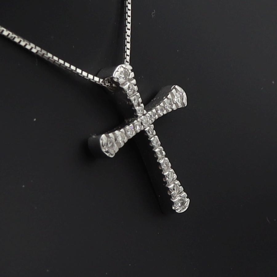 ヴァンドーム青山(VENDOME)　K18WGダイヤクロスネックレス　D0.15ct　ネック長さ約39cm　重量3.15ｇ(石の重量含む)(中古)