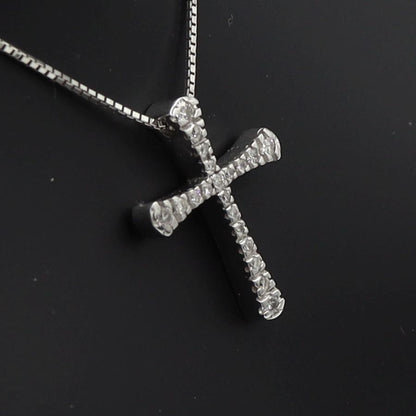 ヴァンドーム青山(VENDOME)　K18WGダイヤクロスネックレス　D0.15ct　ネック長さ約39cm　重量3.15ｇ(石の重量含む)(中古)