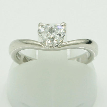 Pt900ハートダイヤモンドリング　D0.630ct　リングサイズ8号　重量4.98ｇ(石の重量含む)（中古）