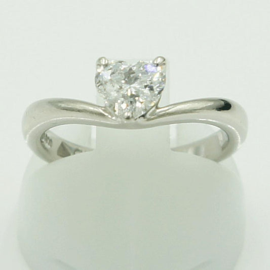 Pt900ハートダイヤモンドリング　D0.630ct　リングサイズ8号　重量4.98ｇ(石の重量含む)（中古）