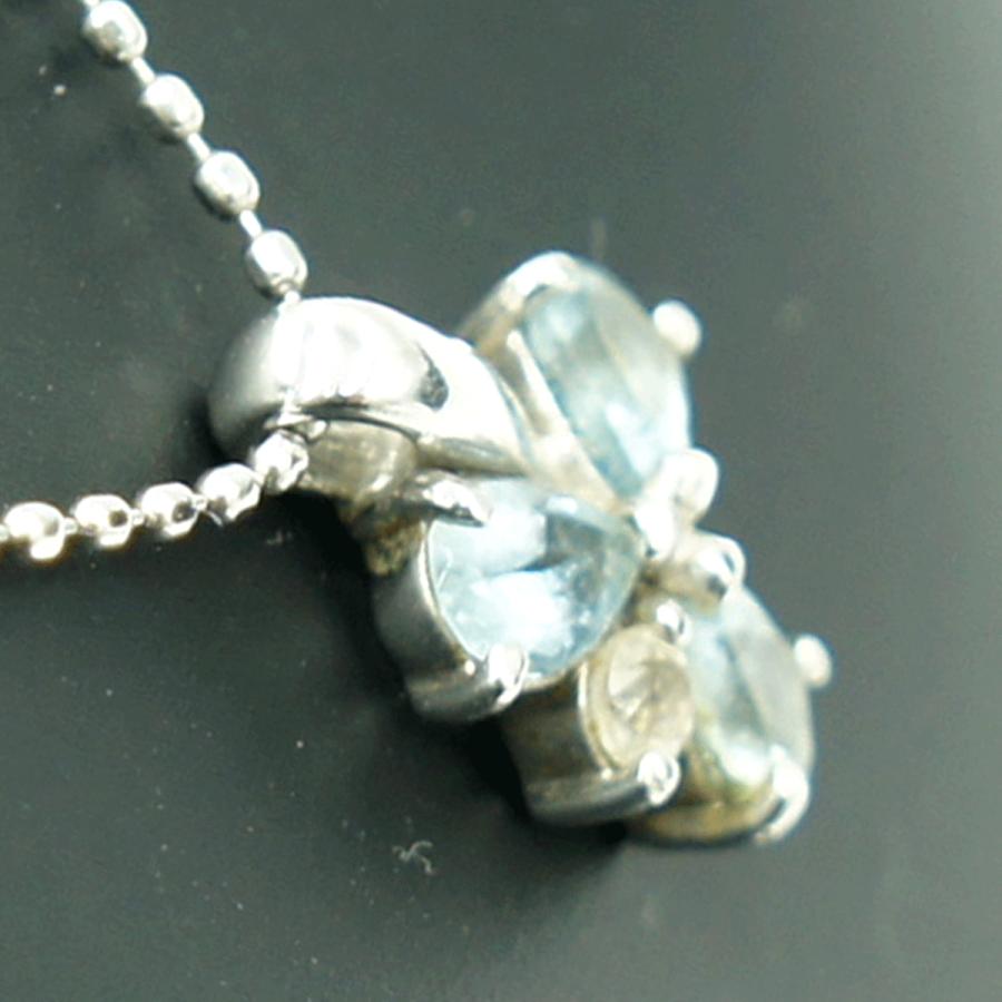 エル(ELLE)　K18WGアクアマリンネックレス　「フラワー」　ネックレス長さ 約39cm　重量2.49ｇ(石の重量含む)　レディース（中古）