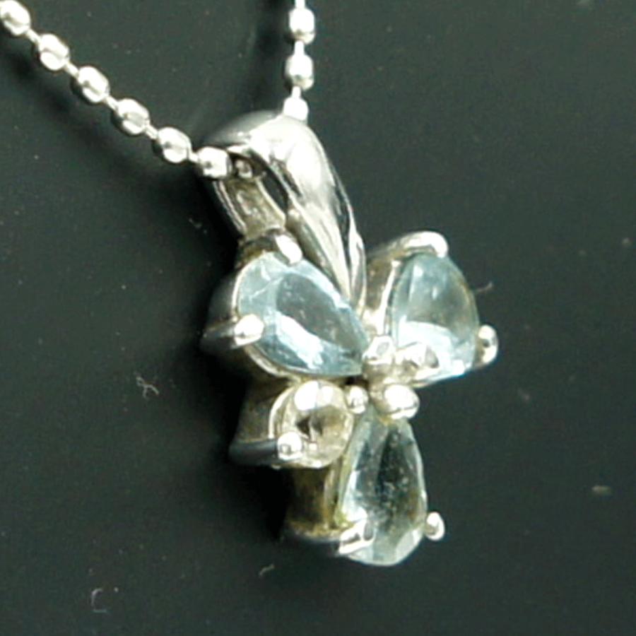 エル(ELLE)　K18WGアクアマリンネックレス　「フラワー」　ネックレス長さ 約39cm　重量2.49ｇ(石の重量含む)　レディース（中古）