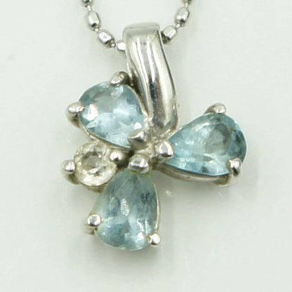 エル(ELLE)　K18WGアクアマリンネックレス　「フラワー」　ネックレス長さ 約39cm　重量2.49ｇ(石の重量含む)　レディース（中古）