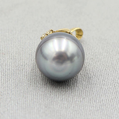 K18黒蝶パールペンダントトップ　P12mm　重量4.29ｇ(石の重量含む)　(中古)