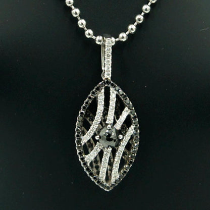 K18WGブラックダイヤモンドペンダントトップ　BD0.82ct　D0.40ct　重量4.06ｇ(石の重量含む)（中古）