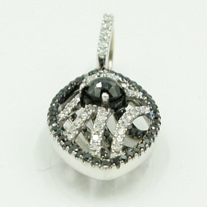 K18WGブラックダイヤモンドペンダントトップ　BD0.82ct　D0.40ct　重量4.06ｇ(石の重量含む)（中古）
