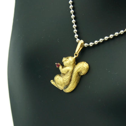 K18ルビーペンダントトップ　「リス」　重量3.03ｇ(石の重量込み）（中古）