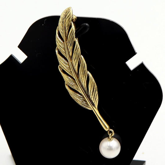 ミキモト(MIKIMOTO)K18パールブローチ「フェザー」　パール7mm　重量4.80ｇ(石の重量含む) レディース（中古）