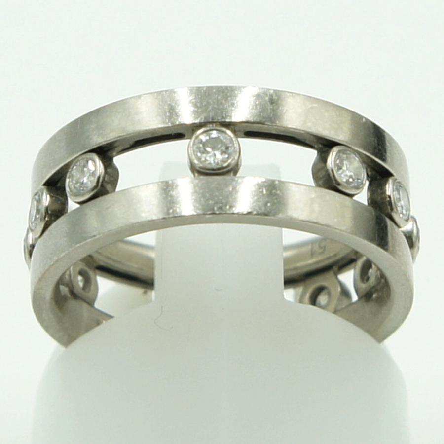 センチュリー(CENTURY)　750ダイヤモンドリング　リングサイズ10号　重量7.62ｇ(石の重量含む)　レディース（中古）