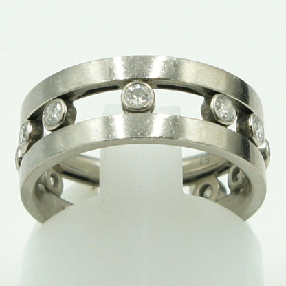 センチュリー(CENTURY)　750ダイヤモンドリング　リングサイズ10号　重量7.62ｇ(石の重量含む)　レディース（中古）