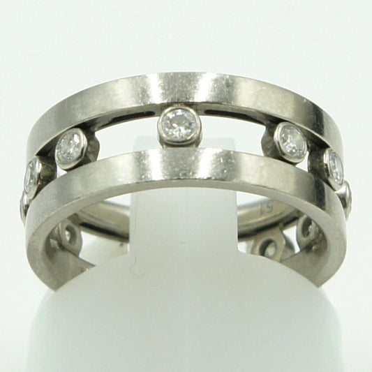 センチュリー(CENTURY)　750ダイヤモンドリング　リングサイズ10号　重量7.62ｇ(石の重量含む)　レディース（中古）