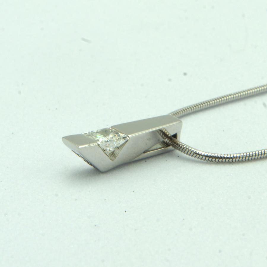 ブシュロン（BOUCHERON）750スクエアダイヤモンドネックレス　重量8.46g　レディース（中古）