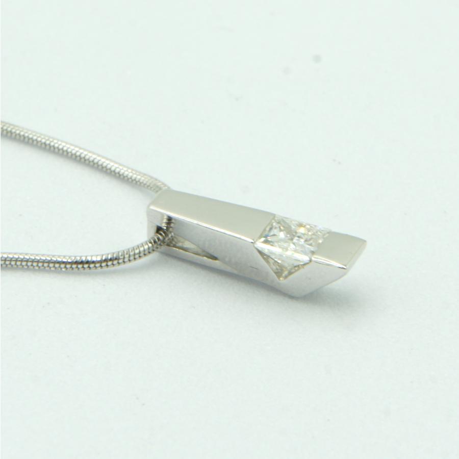 ブシュロン（BOUCHERON）750スクエアダイヤモンドネックレス　重量8.46g　レディース（中古）