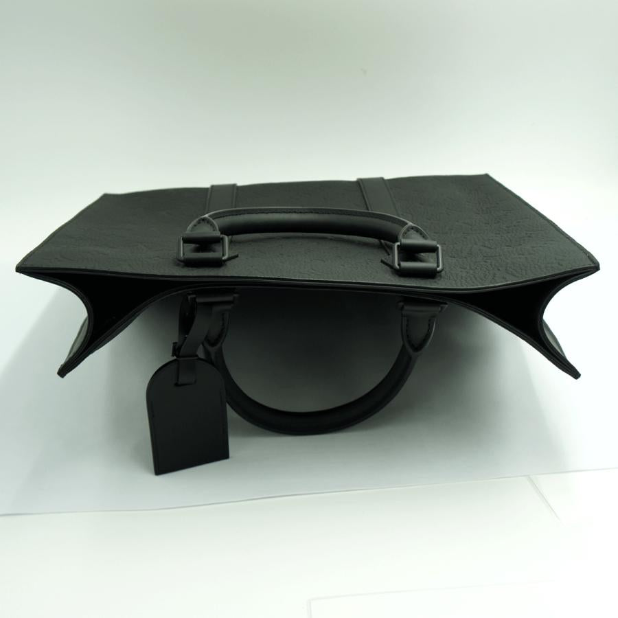 ルイヴィトン（LOUIS VUITTON）トリヨン・モノグラム　サックプラ・クロス　M21884　ハンドバッグ　ショルダーバッグ　トートバッグ　メンズ（中古・美品）