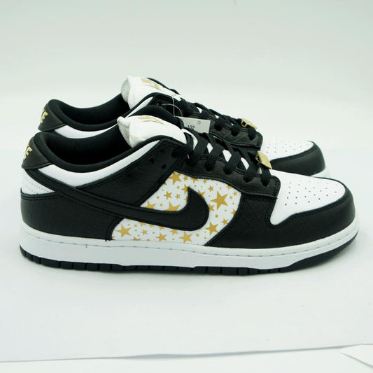 NIKE SB × Supreme　ナイキSB ダンク LOW OG QS　サイズ27cm　GOLD STARS　コラボ商品　スニーカー　靴　星　ホワイト/ブラック　メンズ（中古・未使用）