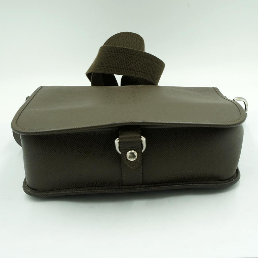 ルイヴィトン（LOUIS VUITTON）タイガ　アンドレイ　グリズリ　M32488　ショルダーバッグ　メッセンジャーバッグ　メンズ（中古）