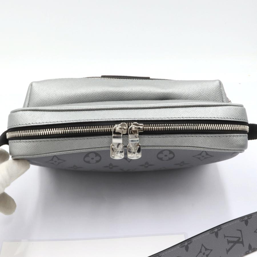 ルイヴィトン（LOUIS VUITTON)　アウトドアメッセンジャー　M30830　タイガラマ　W26cm・H20cm・D10.5cm　ショルダーバッグ　メンズ（中古）