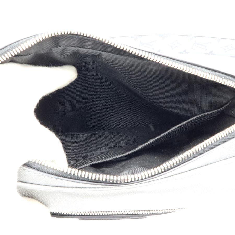 ルイヴィトン（LOUIS VUITTON)　アウトドアメッセンジャー　M30830　タイガラマ　W26cm・H20cm・D10.5cm　ショルダーバッグ　メンズ（中古）