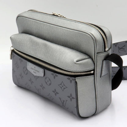 ルイヴィトン（LOUIS VUITTON)　アウトドアメッセンジャー　M30830　タイガラマ　W26cm・H20cm・D10.5cm　ショルダーバッグ　メンズ（中古）