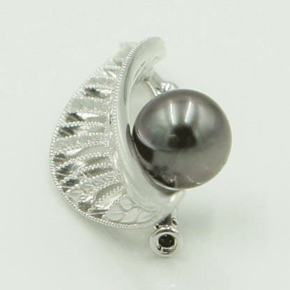 ミキモト（MIKIMOTO） K18パールブローチ　「リーフ」　9.5ｍｍ　10.40ｇ(真珠の重さ含む)　レディース（中古）