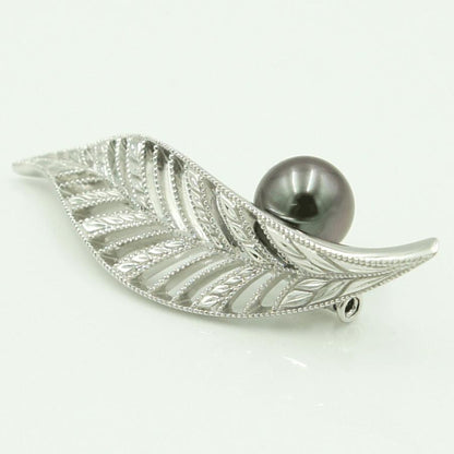 ミキモト（MIKIMOTO） K18パールブローチ　「リーフ」　9.5ｍｍ　10.40ｇ(真珠の重さ含む)　レディース（中古）