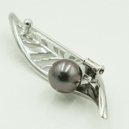 ミキモト（MIKIMOTO） K18パールブローチ　「リーフ」　9.5ｍｍ　10.40ｇ(真珠の重さ含む)　レディース（中古）