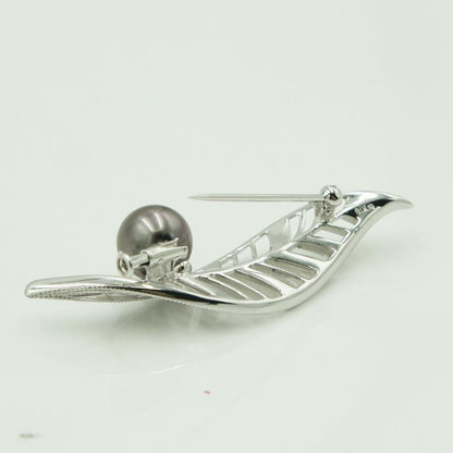 ミキモト（MIKIMOTO） K18パールブローチ　「リーフ」　9.5ｍｍ　10.40ｇ(真珠の重さ含む)　レディース（中古）