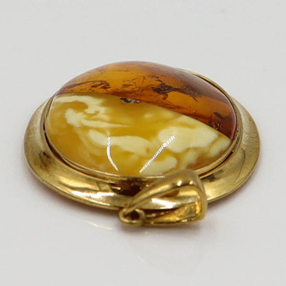 K18枠コハクペンダント　虫入りコハク　重量4.34ｇ(石の重量含む)　レディース（中古）