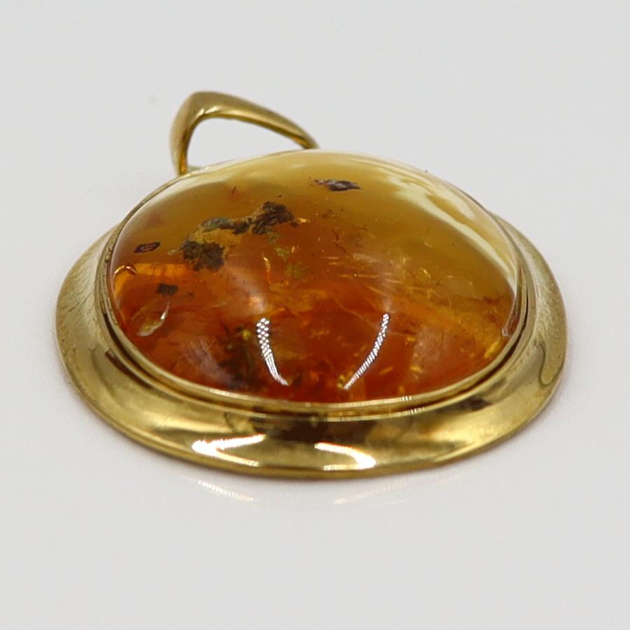 K18枠コハクペンダント　虫入りコハク　重量4.34ｇ(石の重量含む)　レディース（中古）