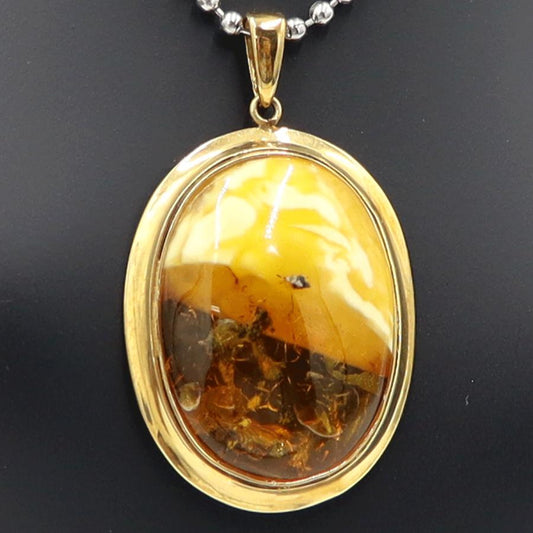 K18枠コハクペンダント　虫入りコハク　重量4.34ｇ(石の重量含む)　レディース（中古）