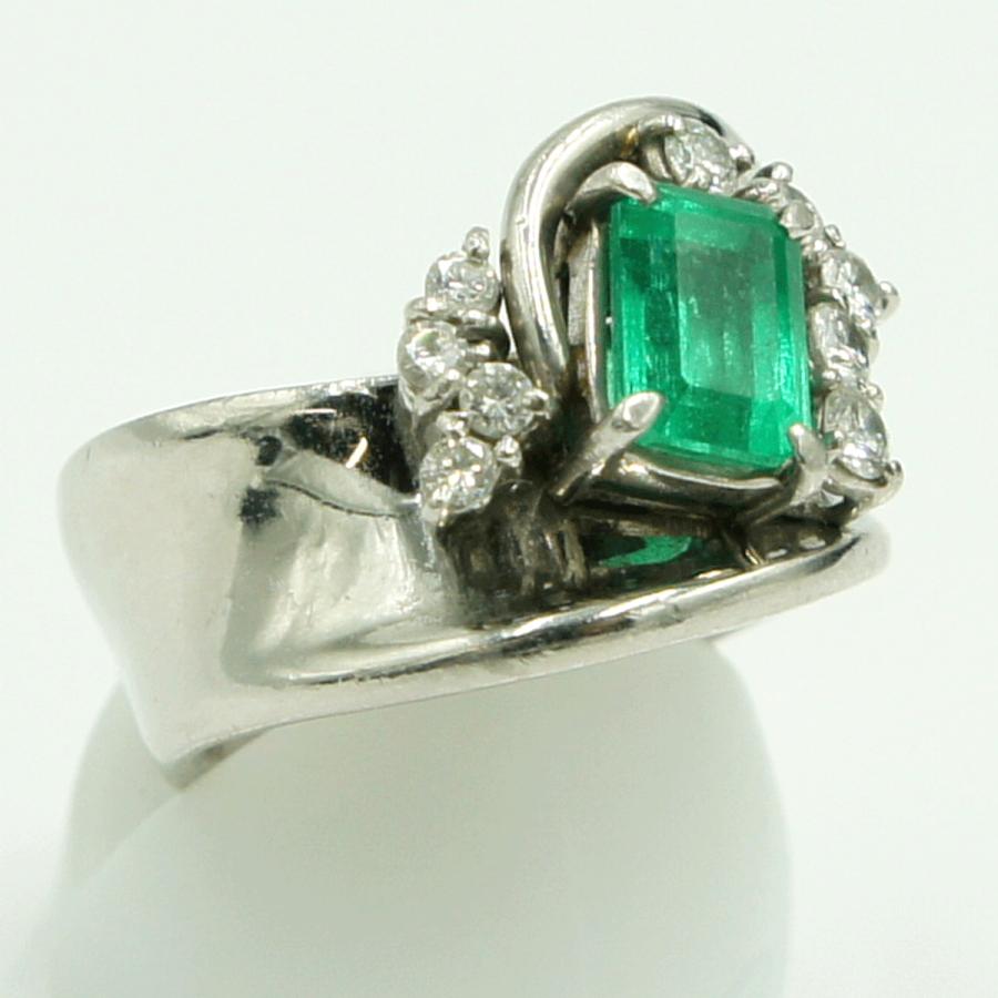 Pt900エメラルドダイヤリング　E1.33ct　D.0.35ct　リングサイズ11号　重量16.88ｇ(石の重量含む)　レディース（中古）