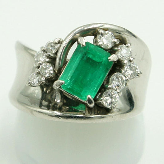 Pt900エメラルドダイヤリング　E1.33ct　D.0.35ct　リングサイズ11号　重量16.88ｇ(石の重量含む)　レディース（中古）