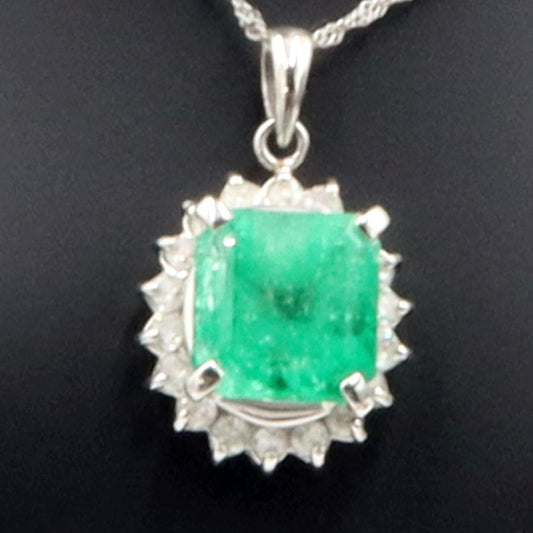Pt900/850エメラルドネックレス　E4.245ct　D0.50ct　ネックレス長さ42cm　重量6.95ｇ(石の重量含む)（中古）