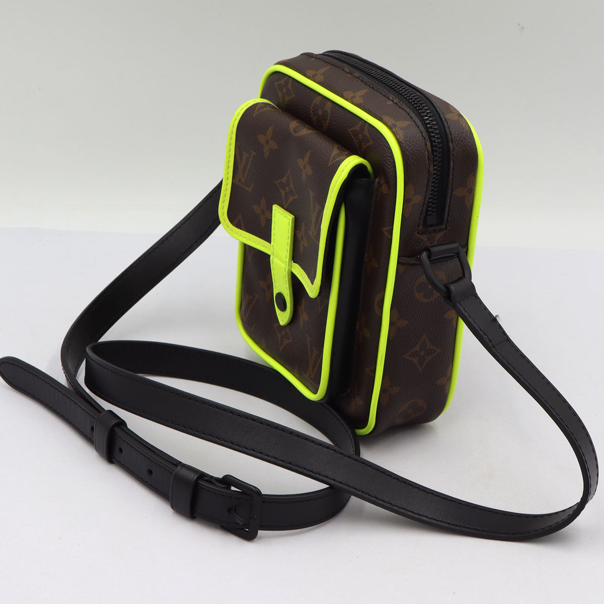 ルイ・ヴィトン(LOUIS VUITTON) クリストファー・ウェアラブルヴォレット　M80793　モノグラム・マカサー　レディース(中古)